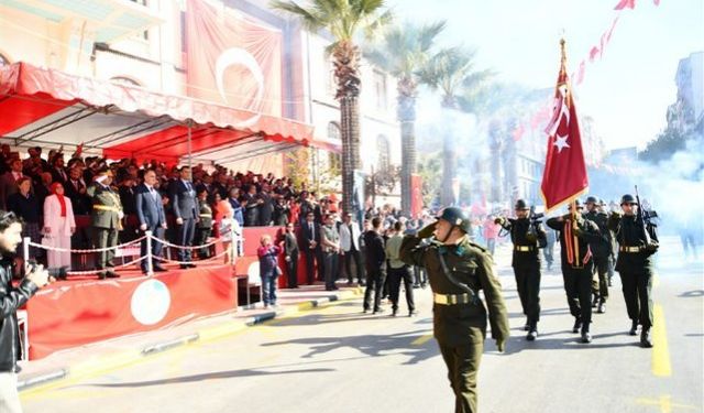 Manisa'da Cumhuriyet'in 102. yılı kutlanıyor