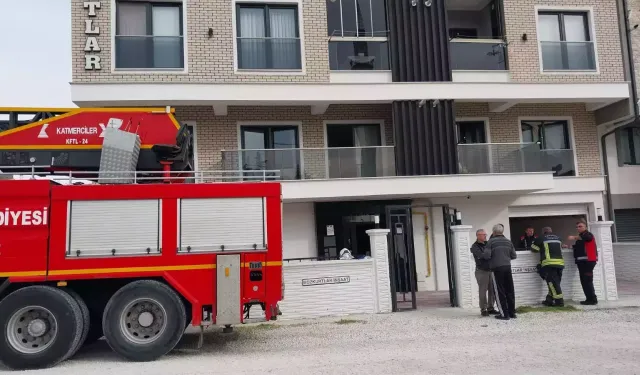 Apartman dairesinde çıkan yangını itfaiye söndürdü
