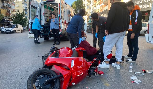 Nazilli'de minibüsle çarpışan motosikletteki 2 kişi yaralandı