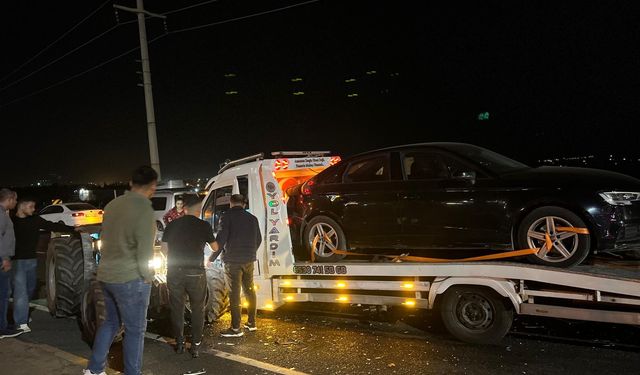 Traktör ile çekici çarpıştı: 4 kişi yaralandı!