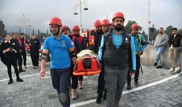 Yunusemre'de 6.8 büyüklüğünde deprem tatbikatı