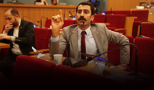 AK Partili Kişili’den Başkan Önal’a gönderme: Makam odanda camını açabiliyor musun?