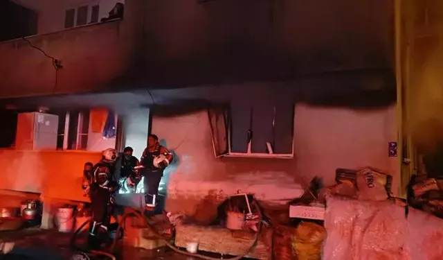 Aydın'da sobadan çıkan yangın 3 kişiyi hastanelik etti!