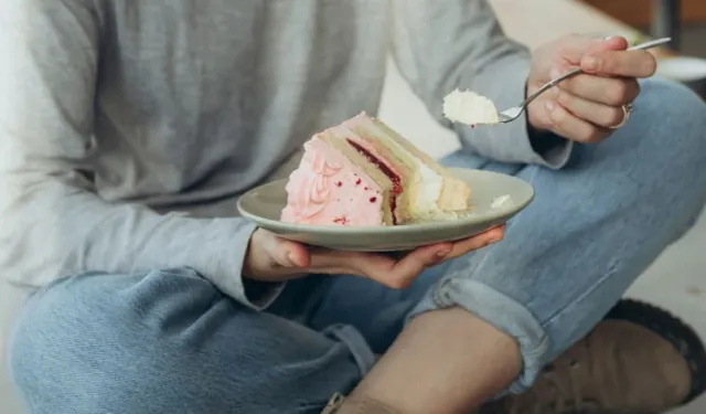 Bir dilim kek 25 yıllık evliliği bitirdi