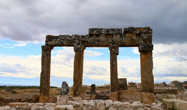 Blaundos'un 2 bin yıllık stadyumu gün yüzüne çıkarılıyor