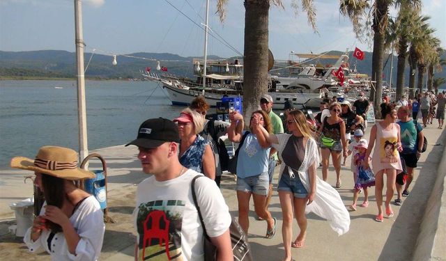 Bodrum'a 10 ayda deniz ve havadan 1 milyonu aşkın turist geldi