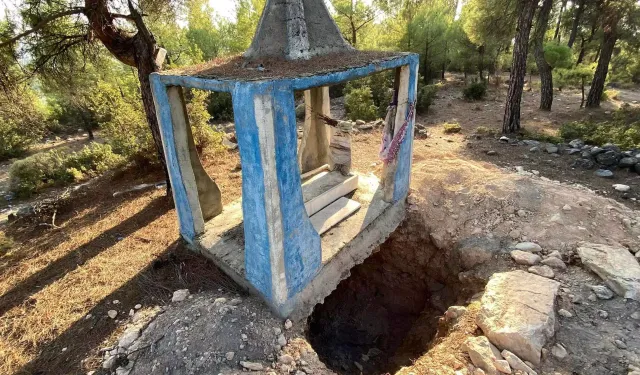 Define avcıları, 300 yıllık mezarı kazarak tahrip etti