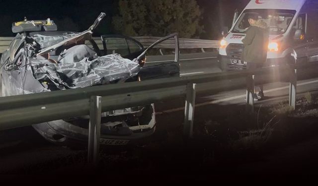 Feci kaza: TIR'a ok gibi saplandı!