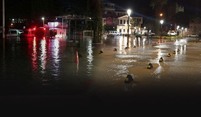 Karaburun Çeşme ve Foça'ya bir aylık yağış bir gecede düştü!