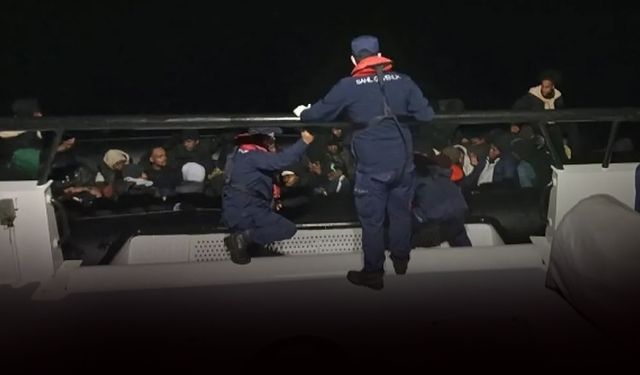 İzmir açıklarında can pazarı: 5'i çocuk 75 düzensiz göçmen kurtarıldı