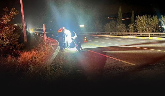 Kamyonetle çarpışan motosikletin sürücüsü hayata tutunamadı!