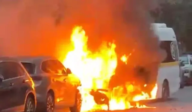 Öğrenci servisinde çıkan yangın diğer otomobile sıçradı!