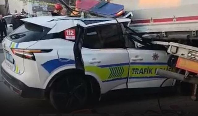 Ekip aracı tıra çarptı... 1 polis şehit oldu!
