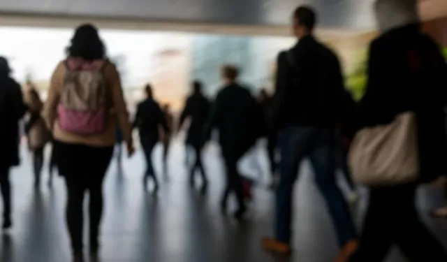 Raporlu hastayken dışarı çıktı: İşten kovuldu!