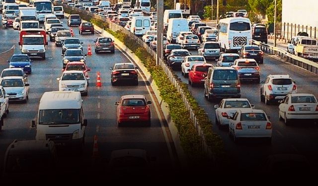 TÜİK verileri paylaştı: İzmir'de trafiğe kayıtlı kaç araç var?