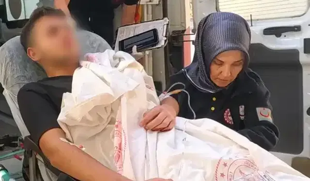 14 yaşındaki çocuk sokak ortasında bıçaklandı: Saldırgan kaçtı!