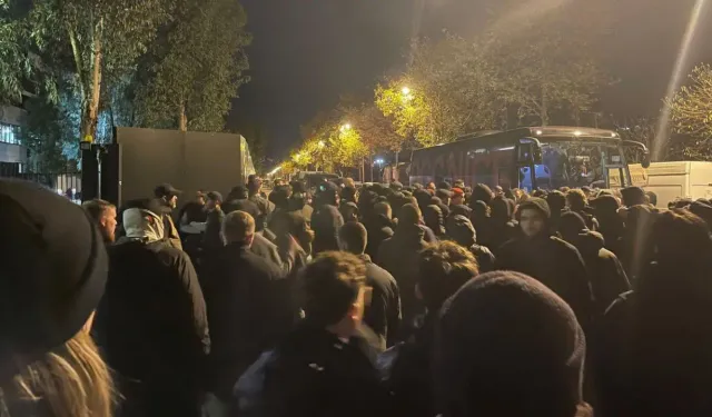 Taraftarlardan futbolculara saldırı!