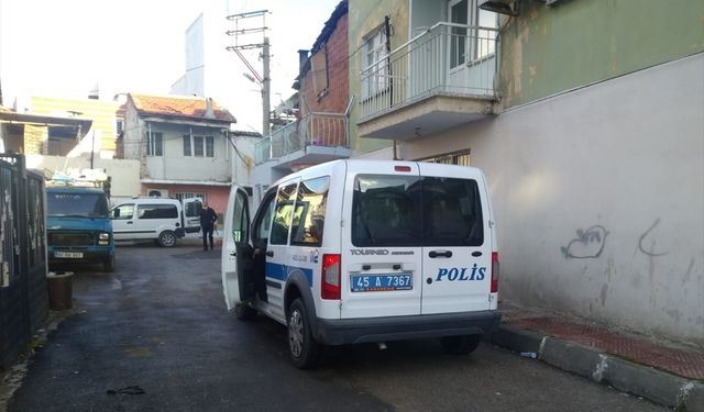 Tartıştığı eşini bıçakla yaraladı!