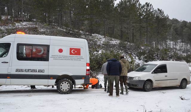 Manisa'da dağda mahsur kalan 3 avcı kurtarıldı