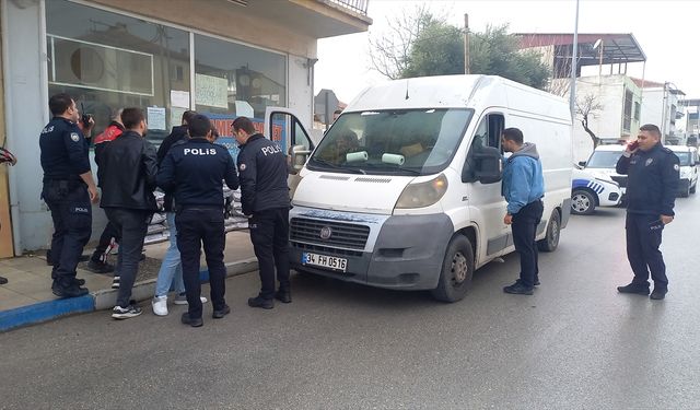 'Dur' ihtarına uymayıp kaçtı: Araçtan 35 düzensiz göçmen çıktı