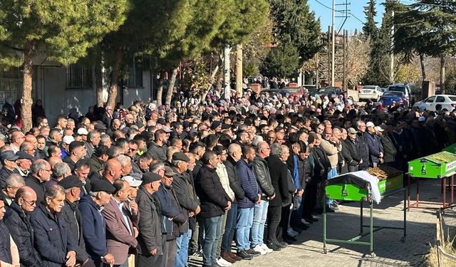 Uşak'ta kazada ölen çift son yolculuklarına uğurlandı