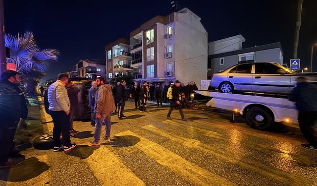 Kavşakta iki otomobilin çarpıştığı kazada 6 kişi hastanelik!