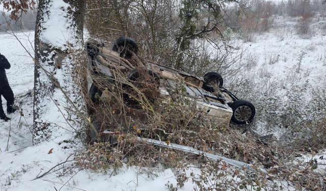 Kontrolden çıkan minibüs takla attı!