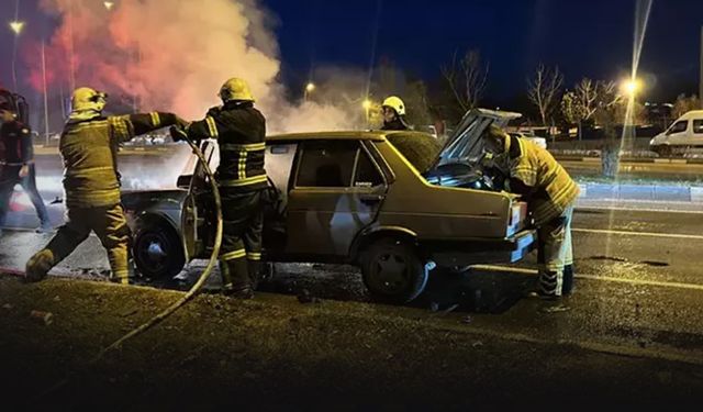 Seyir halindeki araç alev aldı!