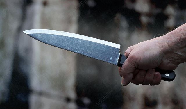Bankanın güvenlik görevlisine bıçaklı saldırı