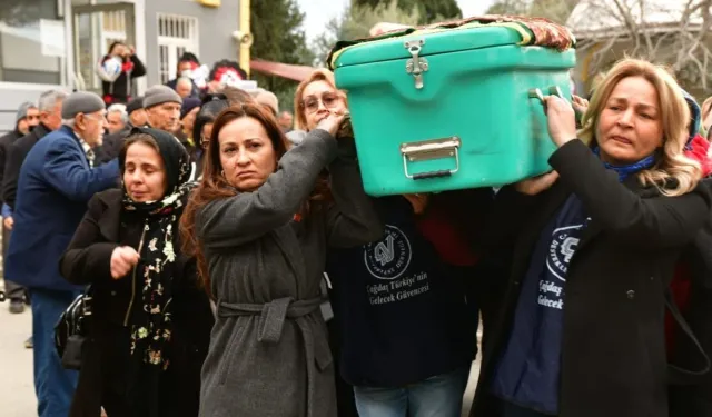 Boşanma aşamasındaki eşi tarafından katledilmişti: Tabutunu kadınlar taşıdı