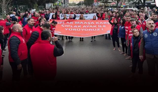 Büyükşehir ‘maaşlar yatacak’ dedi, sendika eylemden vazgeçmedi: Ayakkabısız ve çorapsız protesto!