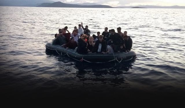 Lastik botta can pazarı... 37 düzensiz göçmen kurtarıldı