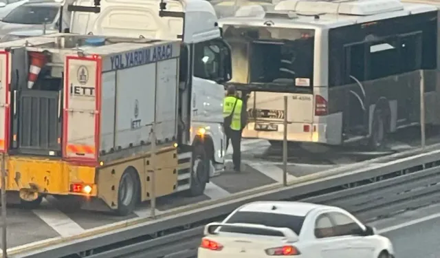 İstanbul'da metrobüste yangın çıktı