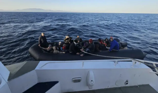İzmir açıklarında can pazarı: 26 göçmen kurtarıldı!
