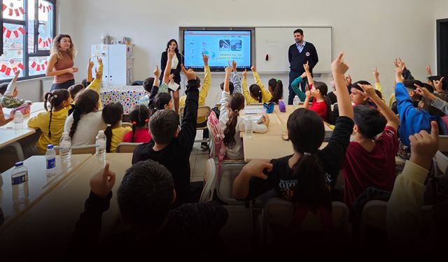 İzmir Metrosu’ndan öğrencilere metro ve tramvay eğitimi