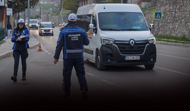 İzmir'de zabıtadan hava destekli trafik denetimi!