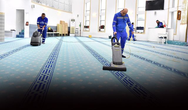 İzmir'in ibadethanelerinde dip bucak temizlik!