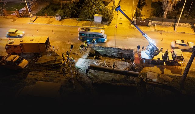 İZSU Ekipleri gece boyu çalıştı... İki ilçede sular yeniden akıyor!