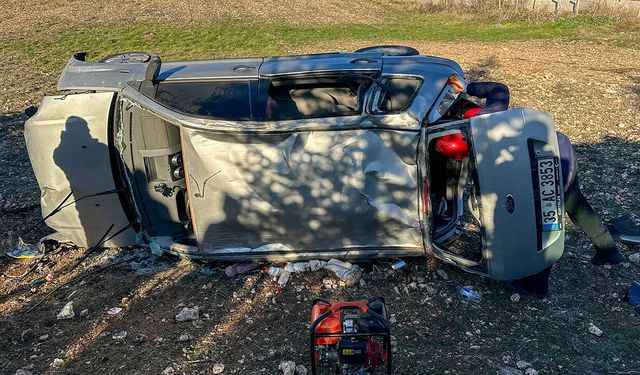 Kontrolden çıkan otomobil tarlaya devrildi: 3'ü çocuk 5 yaralı!