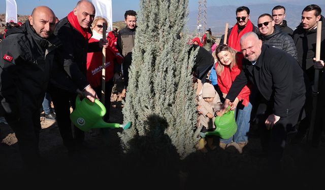 Menemen’de her bebeğe bir fidan: 5 bin ağaç dikildi!