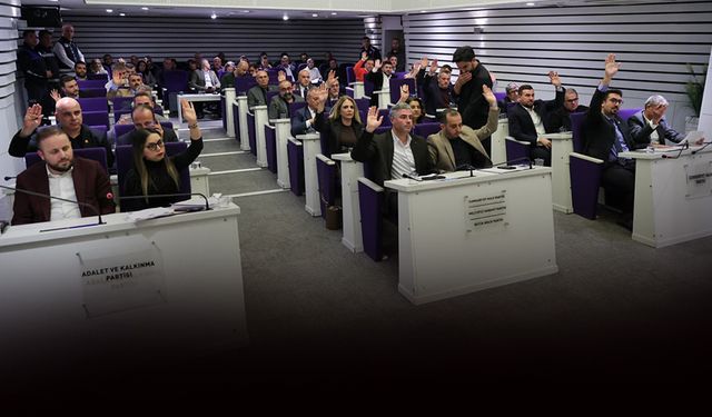 Toplantıya geç geldiler... Buca Meclisi AK Parti Grubu'nda çatlak