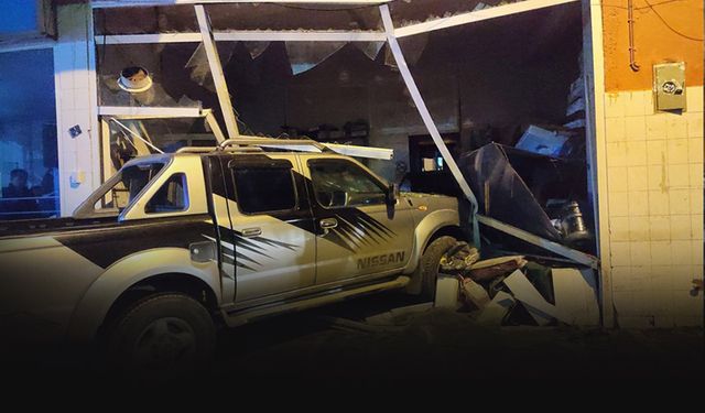 Kontrolden çıkan pikap tüp bayisinin deposuna girdi!