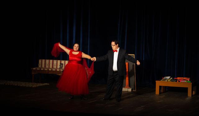 Narlıdere’de “Özel Anne” ayakta alkışlandı