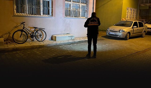 Sokak ortasında bıçaklı kavga... 1 kişi ağır yaralandı!