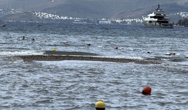 Bodrum'da deniz suyu çekildi