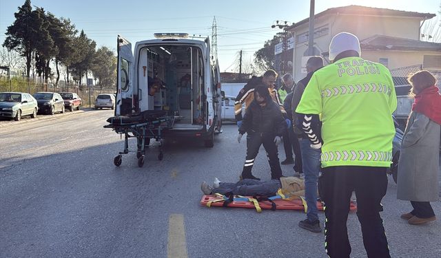 Efeler'de kayan motosikletteki 2 kişi yaralandı