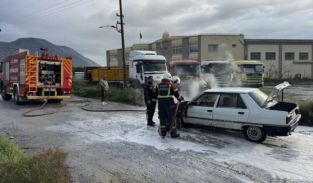Seyir halinde alev alan araç yandı: Kullanılamaz hale geldi!