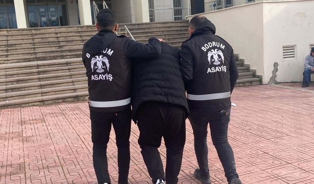 4 ayrı suçtan 24 yılla aranıyordu: Otomobilde yakalandı!