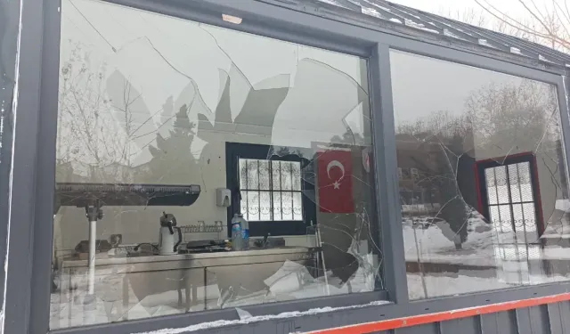 Diyarbakır'da zabıta bürosuna taşlı saldırı!