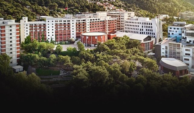 İzmir Ekonomi'de eğitim kalitesine ‘akreditasyon’ tescili